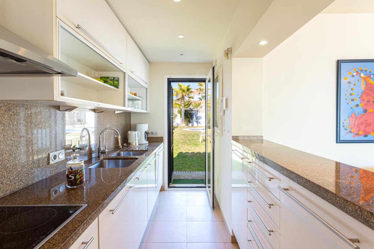 מארבלה Charming Villa On The Seafront מראה חיצוני תמונה